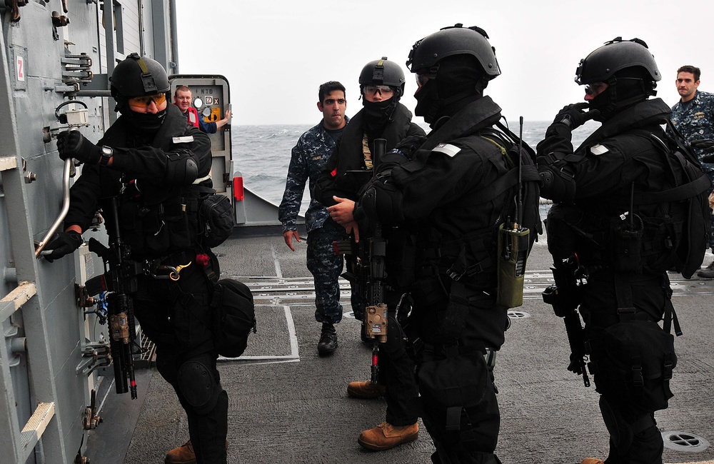 Chilean special forces board USS Underwood