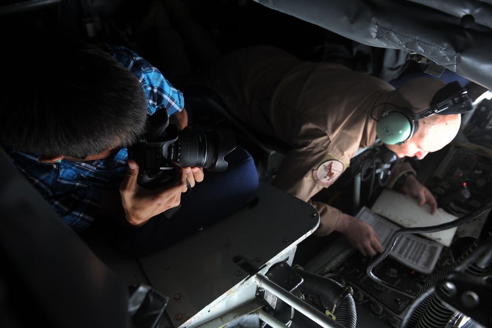 Kyrgyz Republic media experience aerial refueling operations