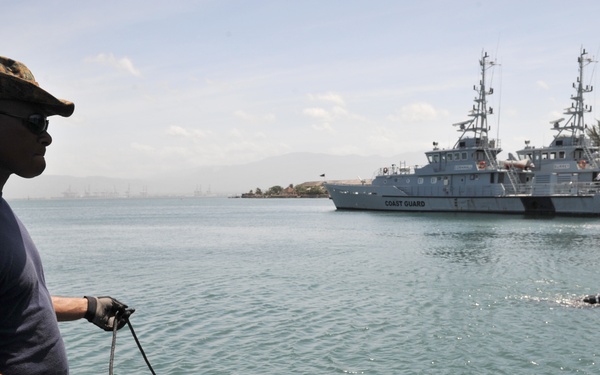 Navy Diver-Southern Partnership Station 2012