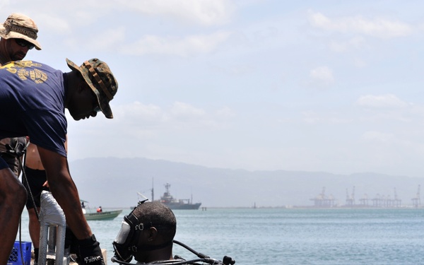 Navy Diver-Southern Partnership Station 2012