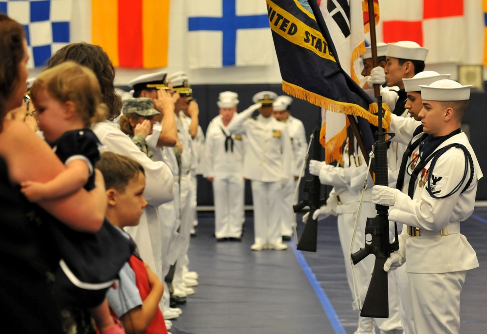 Fleet Activities Chinhae holds change of command