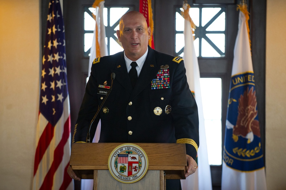 Odierno attends breakfast with civic leaders in Los Angeles