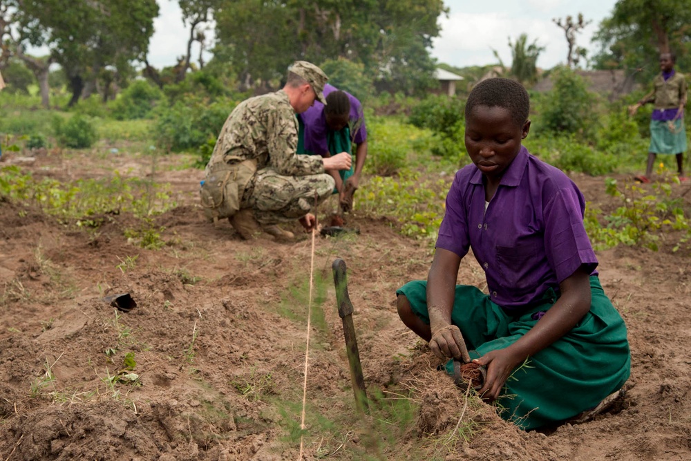 US Navy personnel help Kenyans invest in the future