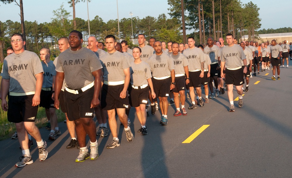 Third Army soldiers run to celebrate Army Birthday