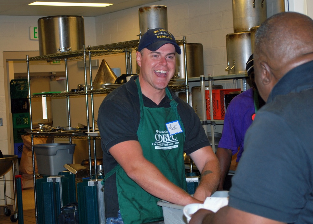 USS Maryland sailors volunteer at Baltimore feeding center charity