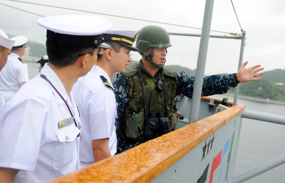 JS Ise (DDH 182) Sailors Visit USS Blue Ridge (LCC 19)