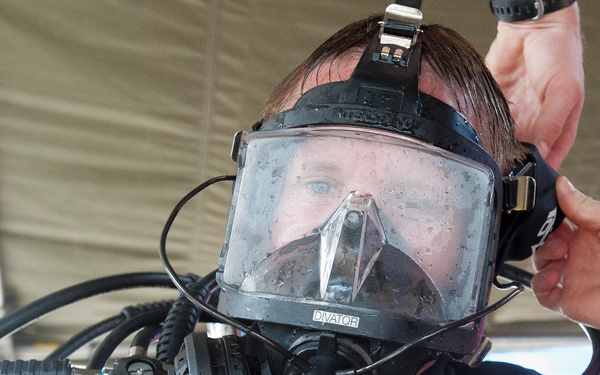 Canadian divers check gear at Exercise Tradewinds 2012