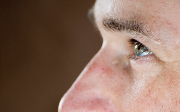 Canadian Navy Leading Seaman Dave Cheeseman talks to his fellow divers about his recent dive during Exercise Tradewinds 2012