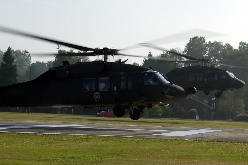 Adm. James Stavridis arrives at SHAPE