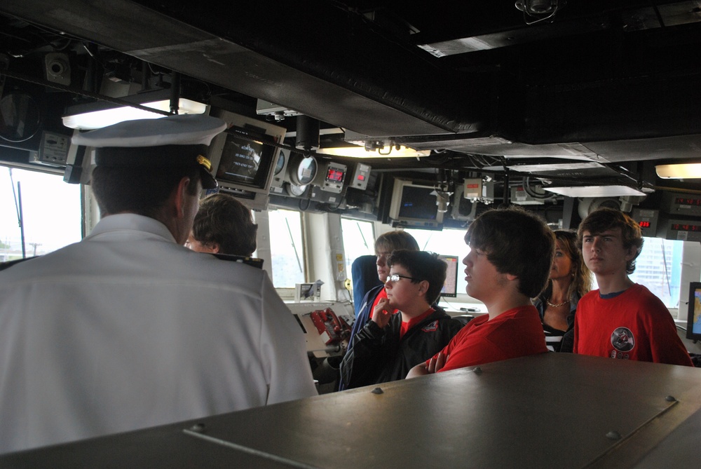 Glenelg Robotics team visits USS Donald Cook