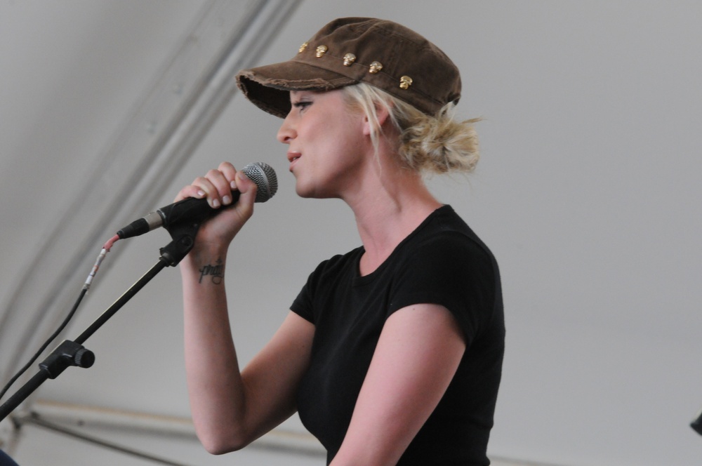 Kellie Pickler Tour Afghanistan 2012