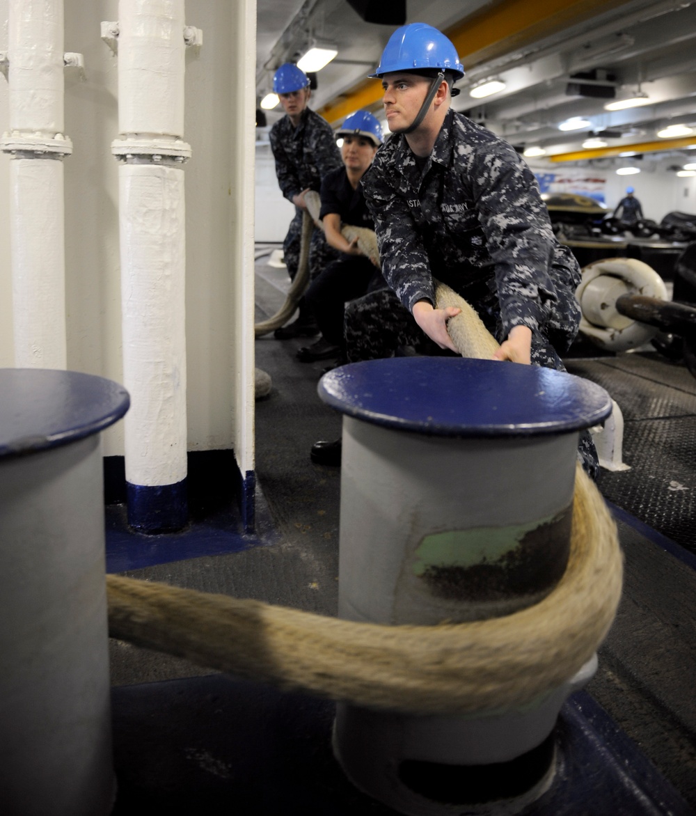 Sailors moor USS Nimitz