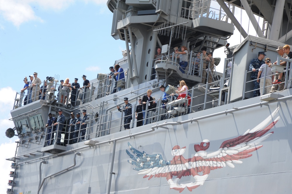 USS Makin Island tiger cruise
