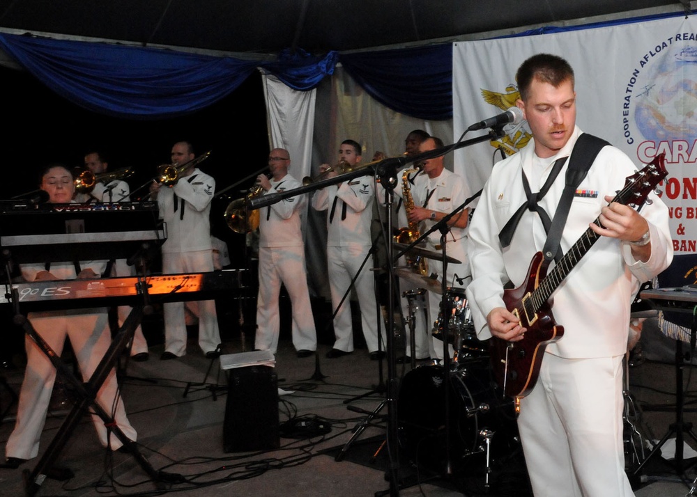 US Navy 7th Fleet band performs joint concert