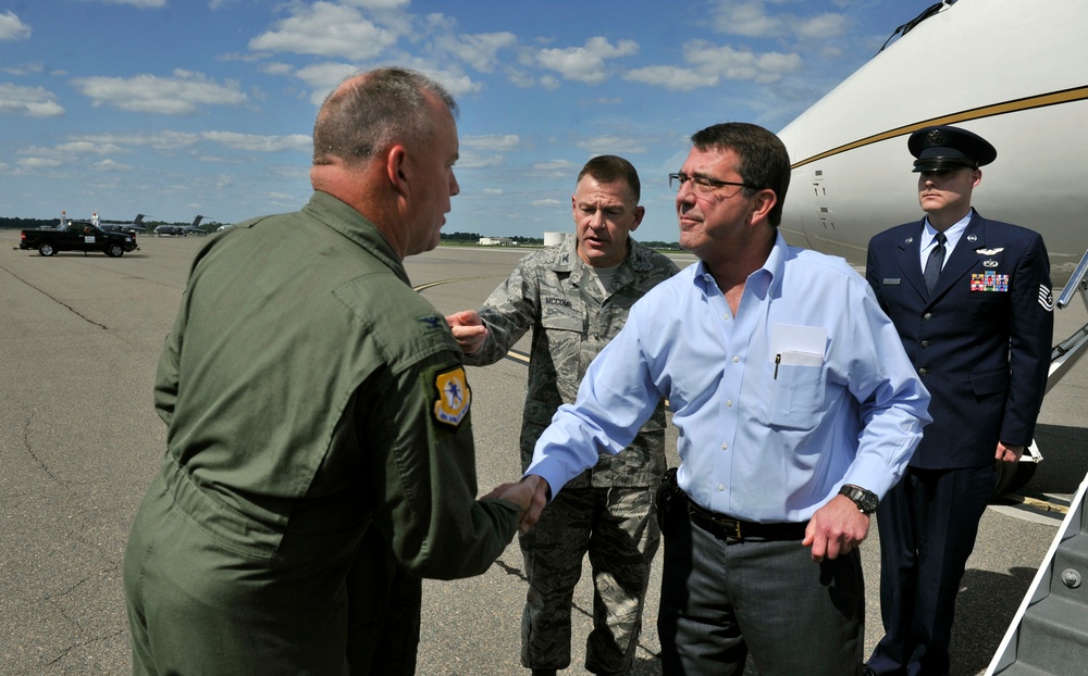 Carter arrives at JB Charleston