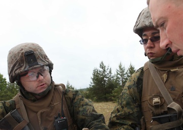 3/25 Marines map out a convoy route