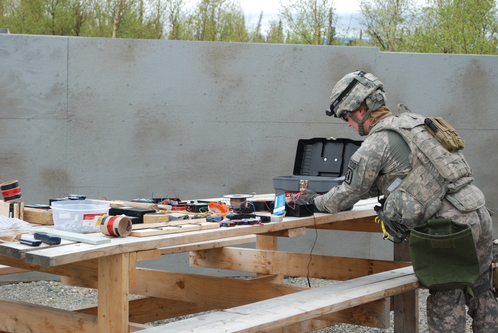 Fort Wainwright EOD soldiers have a blast at Greely
