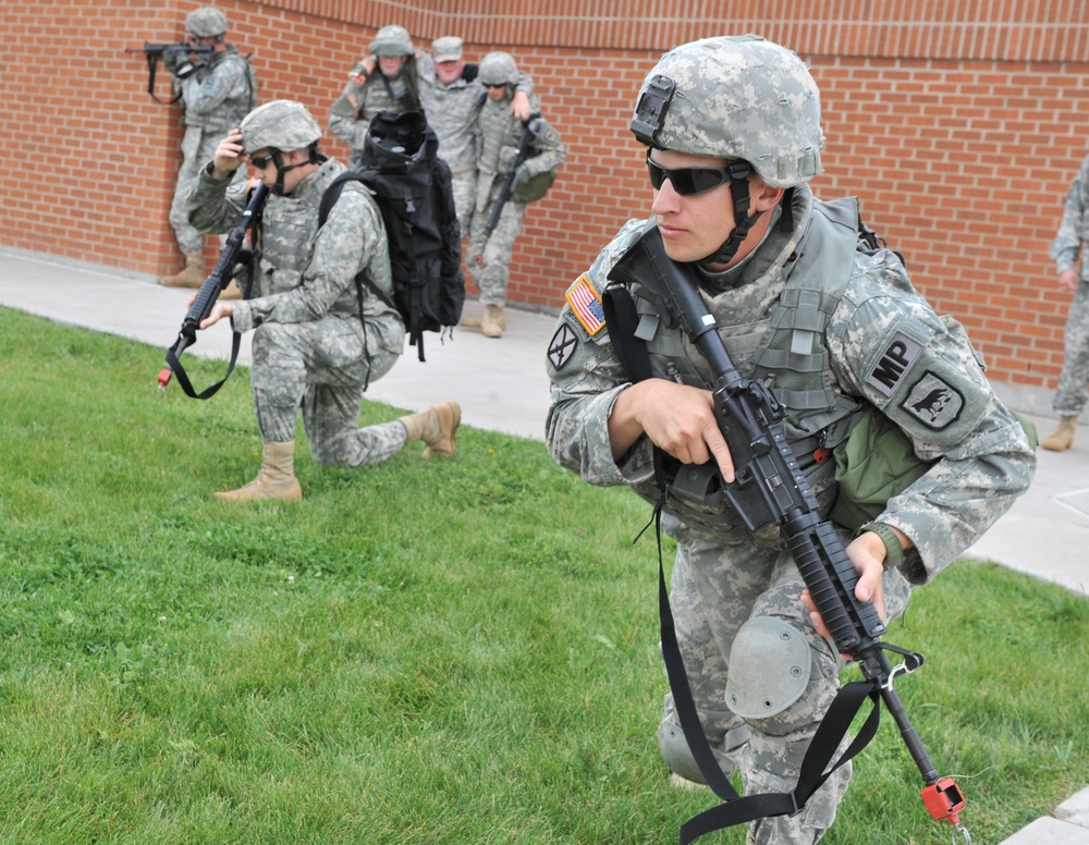 235th Military Police Company attends combat lifesaver course