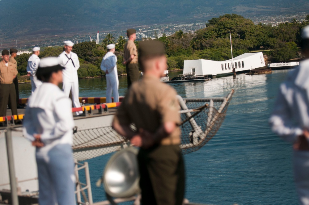 Sailors, Marines man the rails