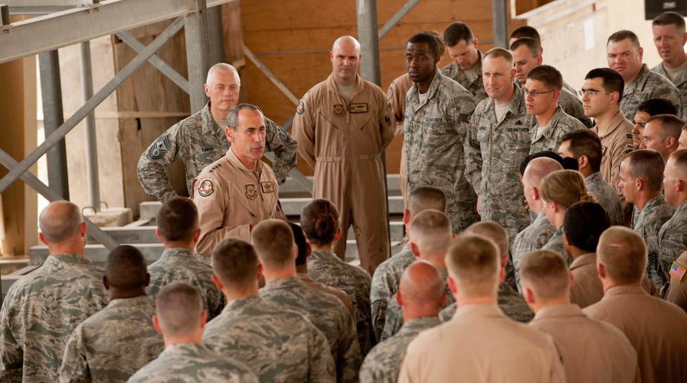 AMC CC visits 'Grand Slam' airmen