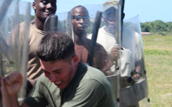 Reserve Marine instructs Caribbean veterans in Barbados