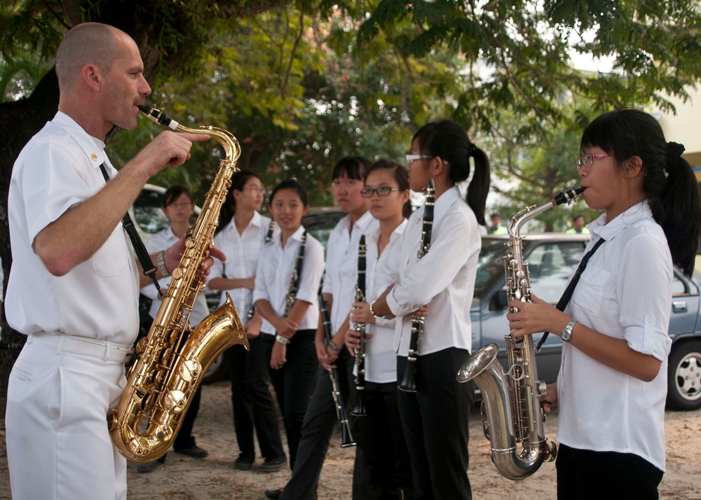 US 7th Fleet band performs in Satiawan
