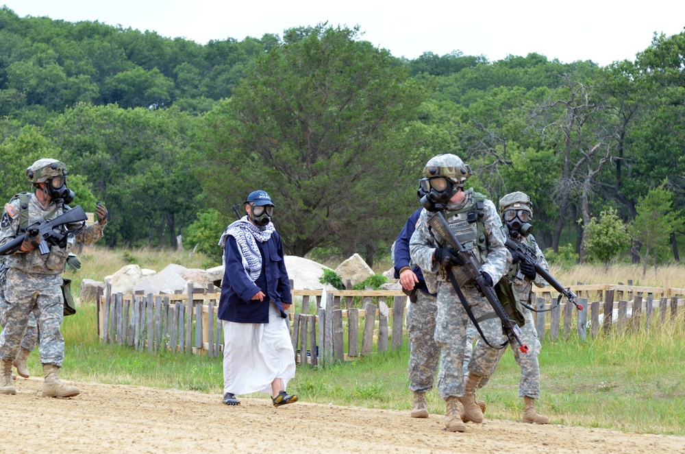 Soldiers train at WAREX 2012