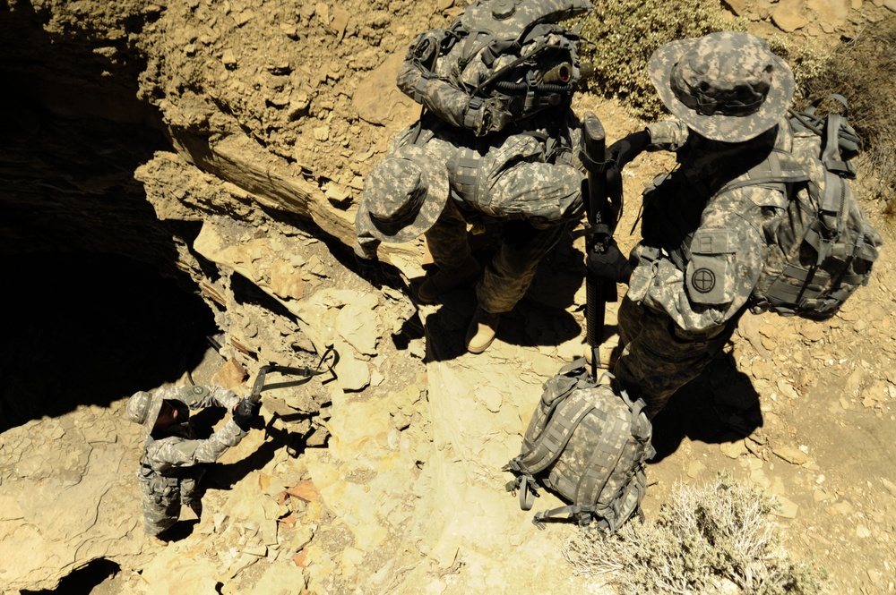 Utah Army National Guard 2nd Battalion, 211th General Support Aviation annual field training exercise