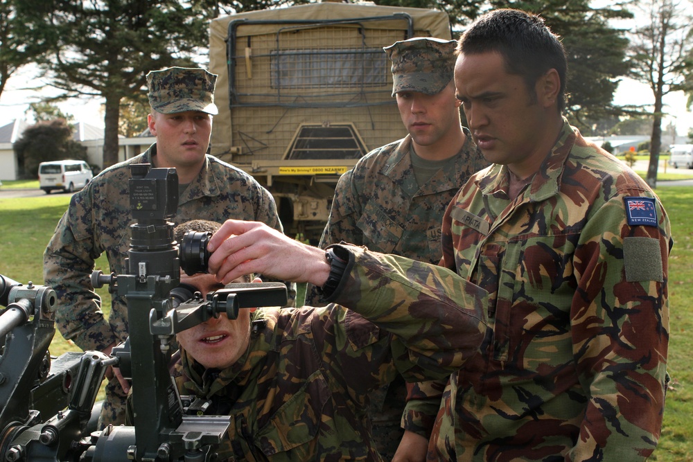 New Zealand gunners introduce U.S. Marines to big guns during Exercise Galvanic Kiwi