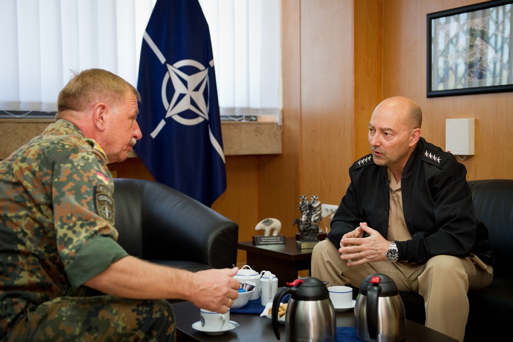 Supreme Allied Commander Europe visits KFOR Headquarters
