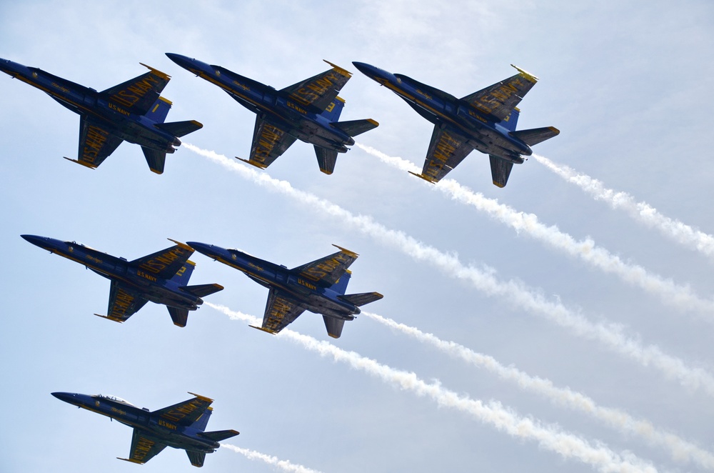 US Navy Blue Angels enter Baltimore Harbor