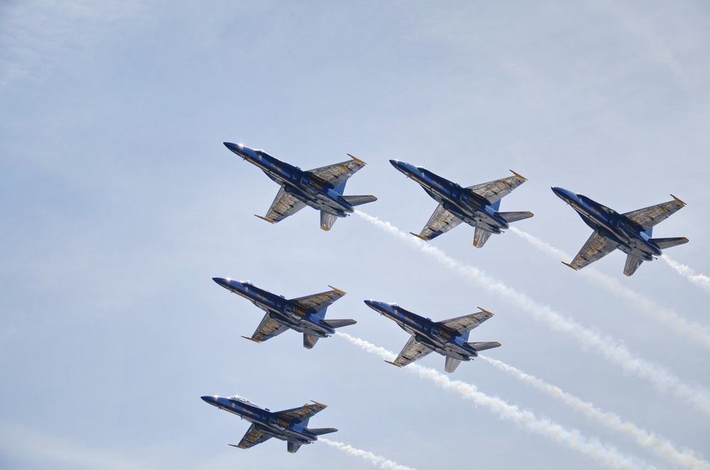 US Navy Blue Angels enter Baltimore Harbor