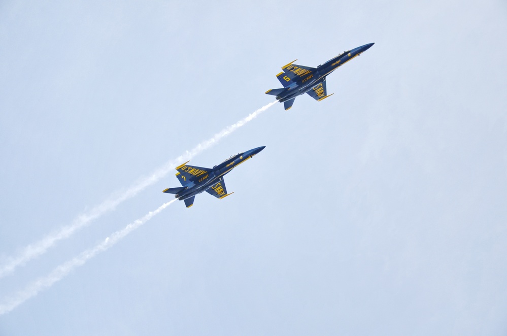 US Navy Blue Angels enter Baltimore Harbor