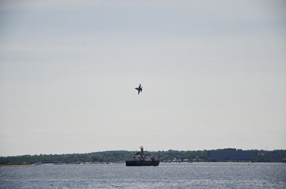 US Navy Blue Angels enter Baltimore Harbor