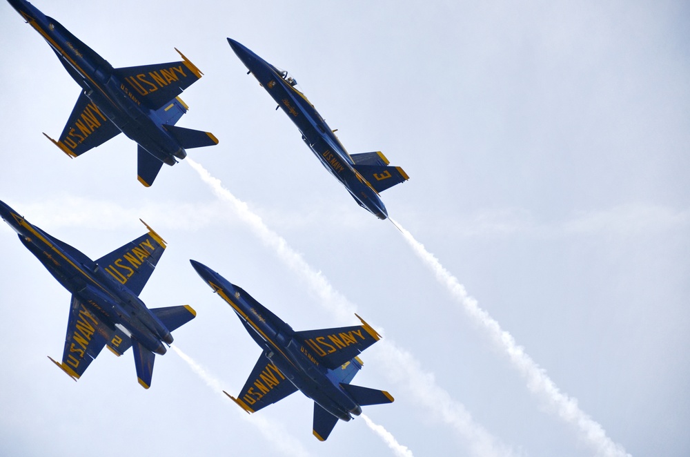 US Navy Blue Angels enter Baltimore Harbor