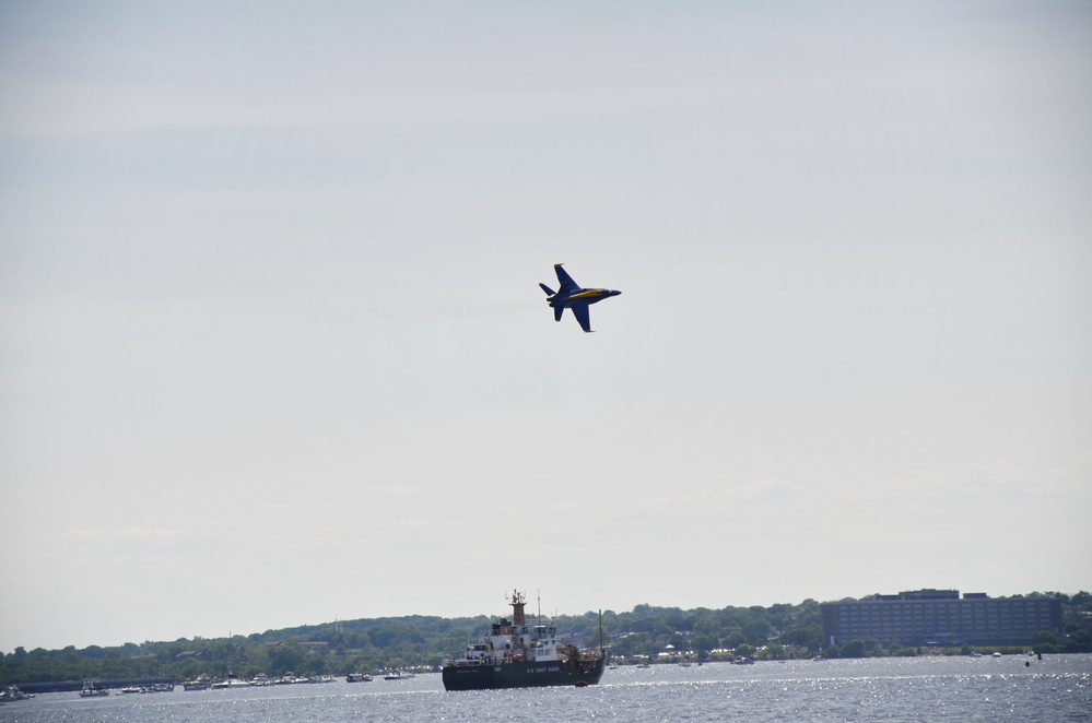 US Navy Blue Angels enter Baltimore Harbor