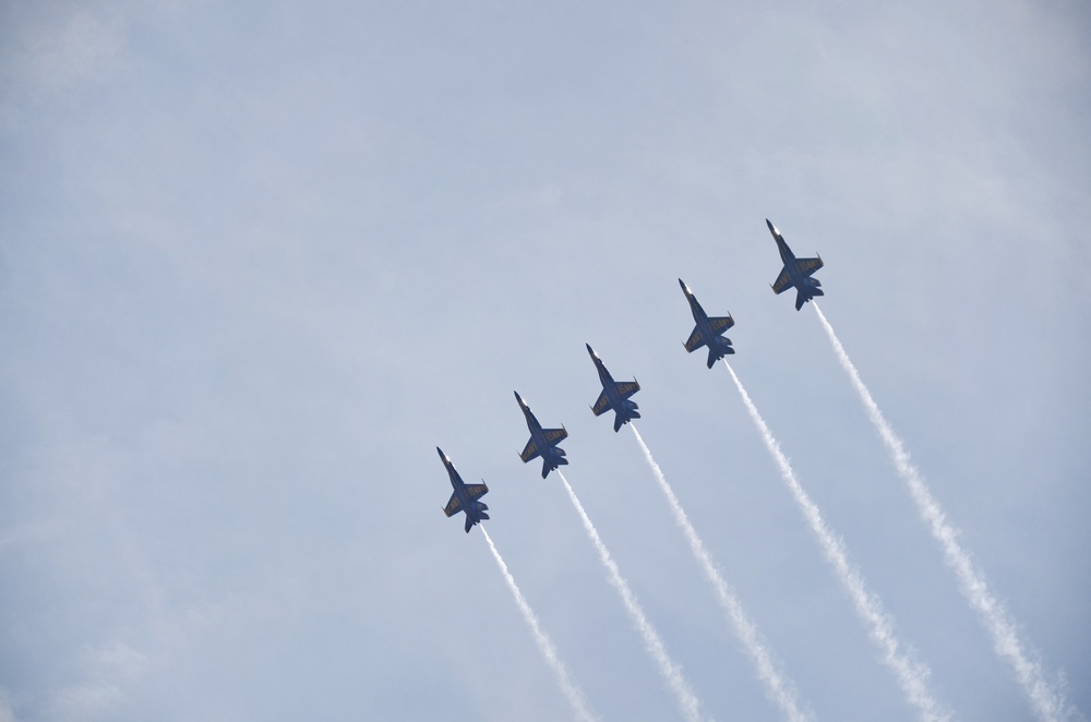 US Navy Blue Angels enter Baltimore Harbor