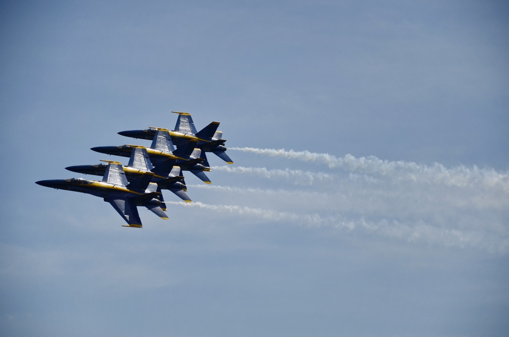 US Navy Blue Angels enter Baltimore Harbor