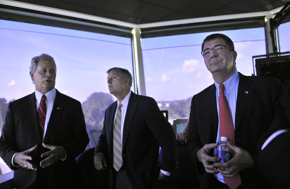Carter visits Joint Base Charleston
