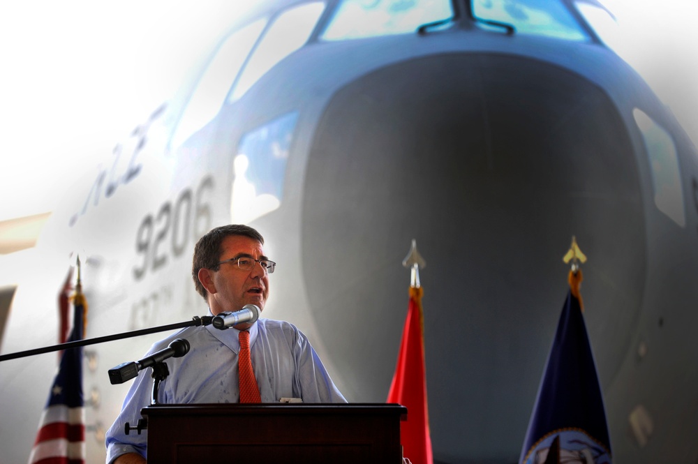 Carter visits Joint Base Charleston