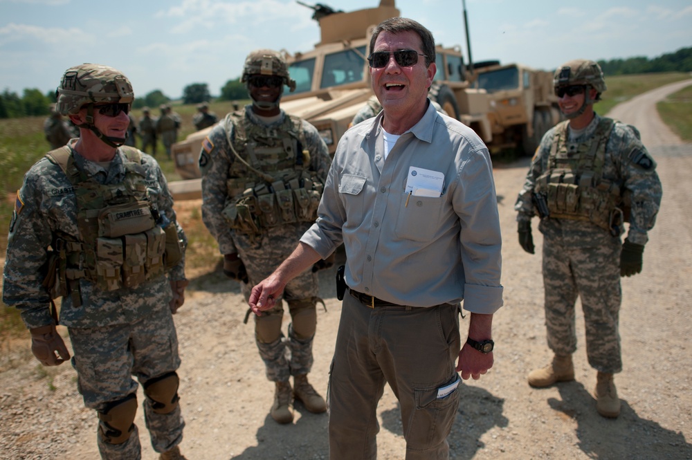 Deputy secretary of defense visits Fort Campbell