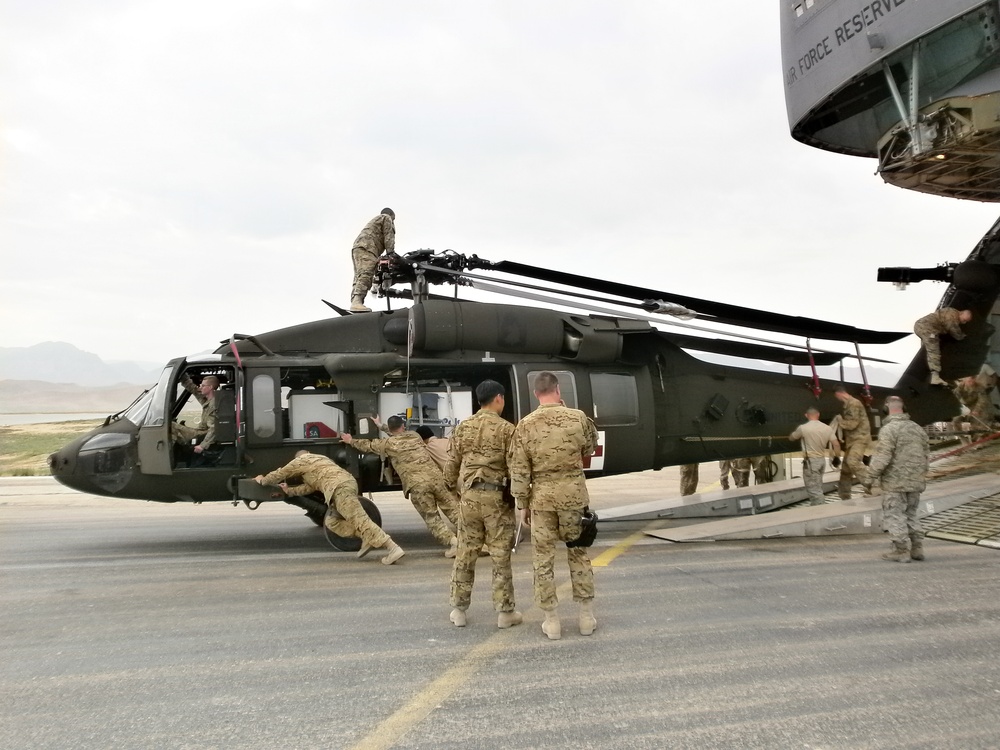 Soldiers offload helicopter in Afghanistan