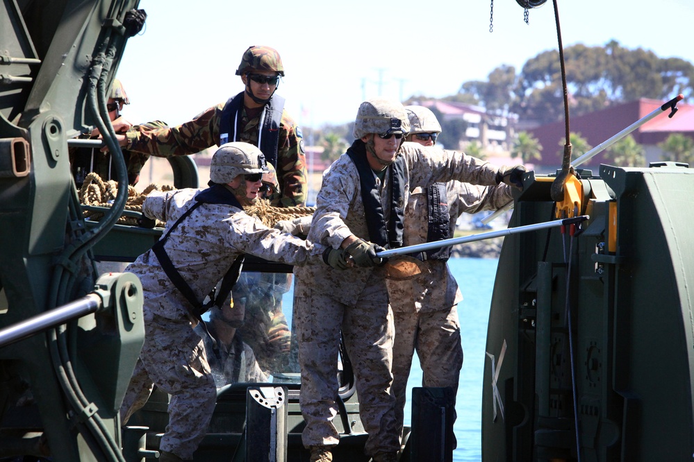 Marines conduct ribbon bridge training with NZ soldiers