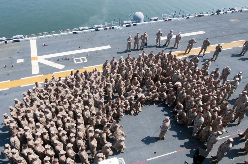 Commanding general of U.S. Marine Corps Forces Command speaks with junior officers