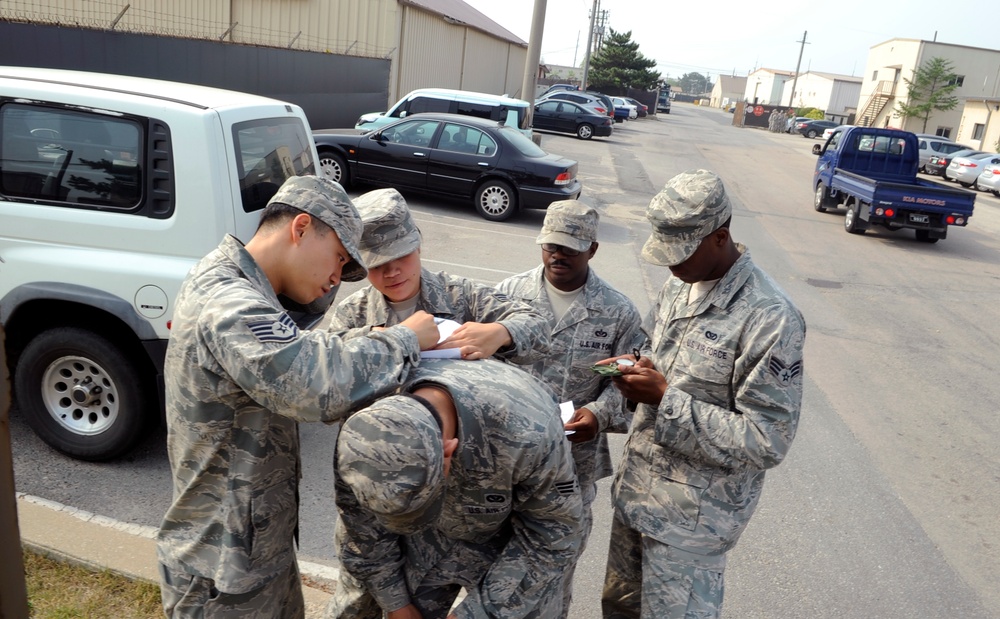 Red Devils practice land navigation skills