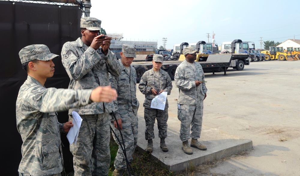 Red Devils practice land navigation skills