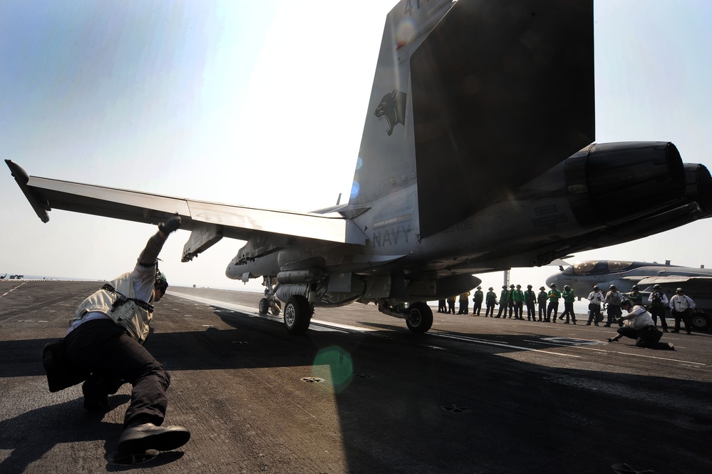 F/A-18C Hornet preps for launch