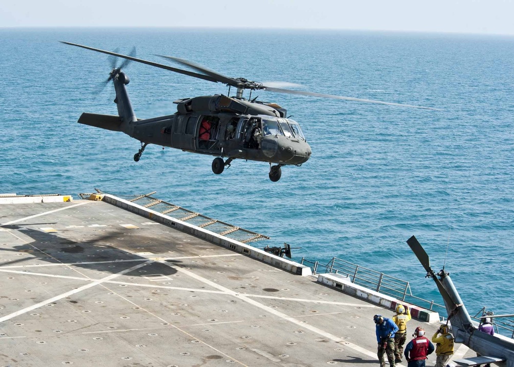 UH-60 Black Hawk takes off aboard USS New York