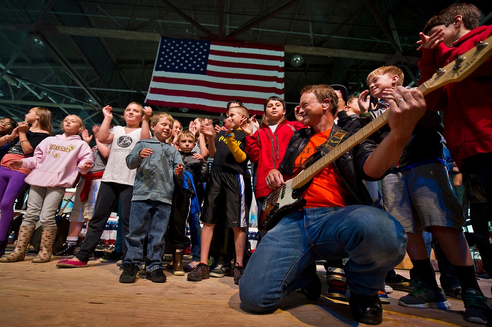 Lt. Dan Band rocks Kodiak