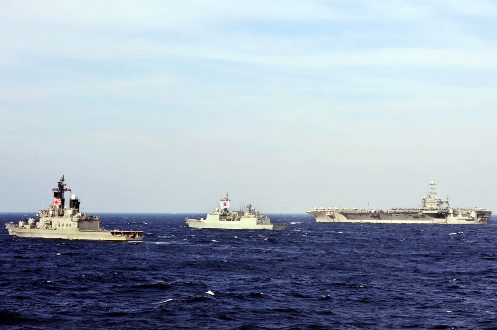 US 7th Fleet in East China Sea